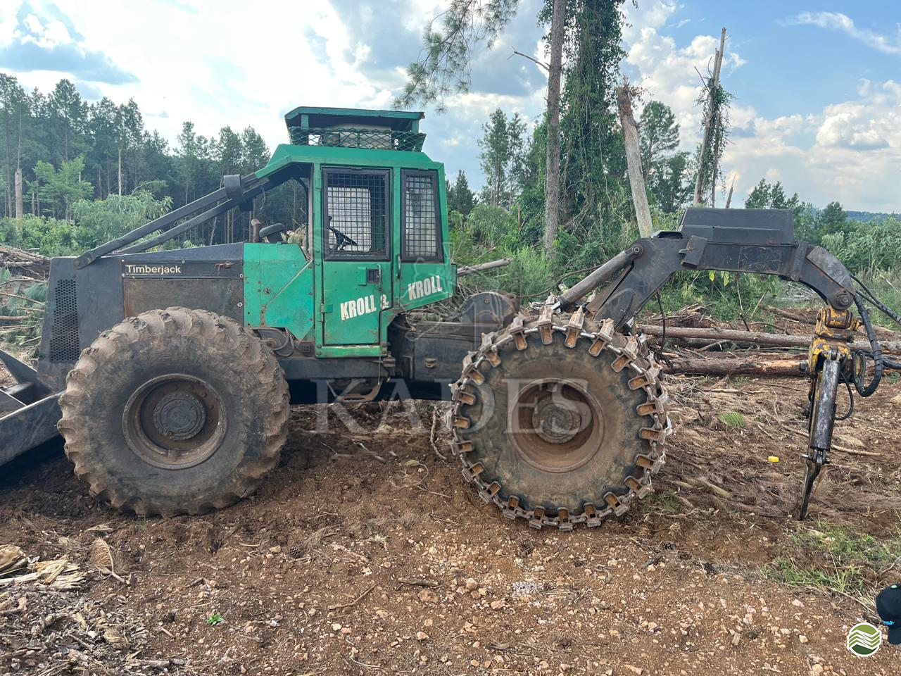 TRATOR SKIDDER KOMATSU KOMATSU 890GS Kades Central De Máquinas CACADOR SANTA CATARINA SC